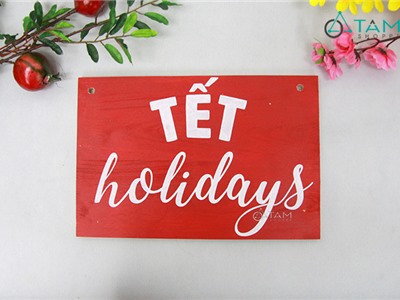 Bảng gỗ vẽ tay treo cửa Tết Holidays 30x20cm